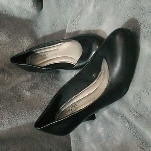 Brand new never worn black heels